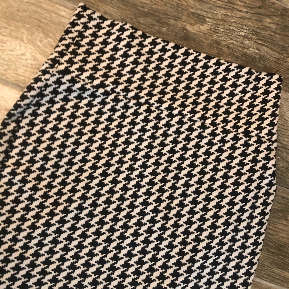 Hound tooth pencil skirt